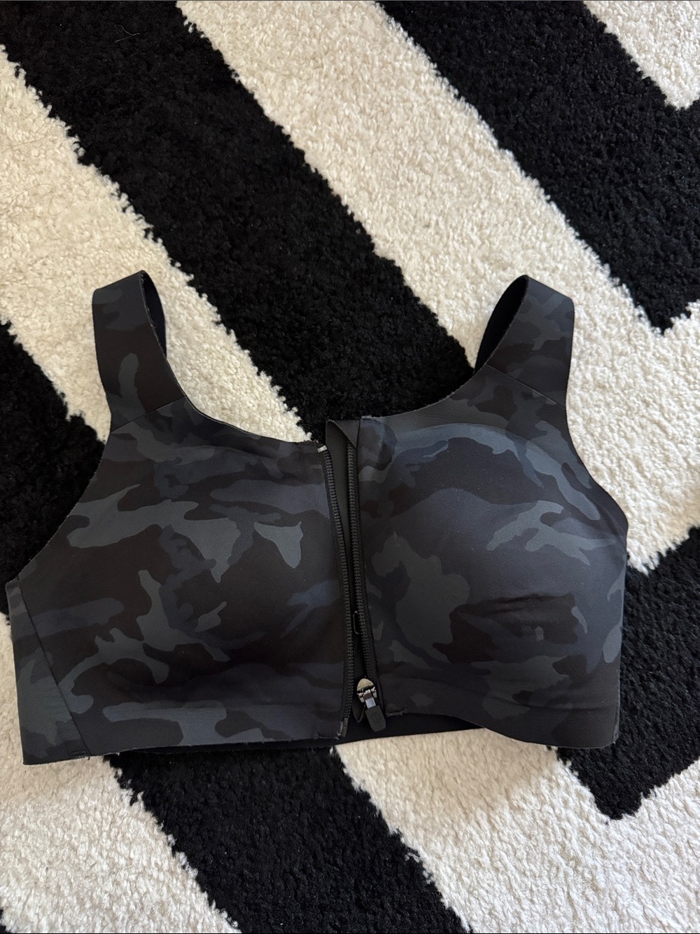 Lululemon Front-Zip Camo High-Support Sports Bra for Women - Black